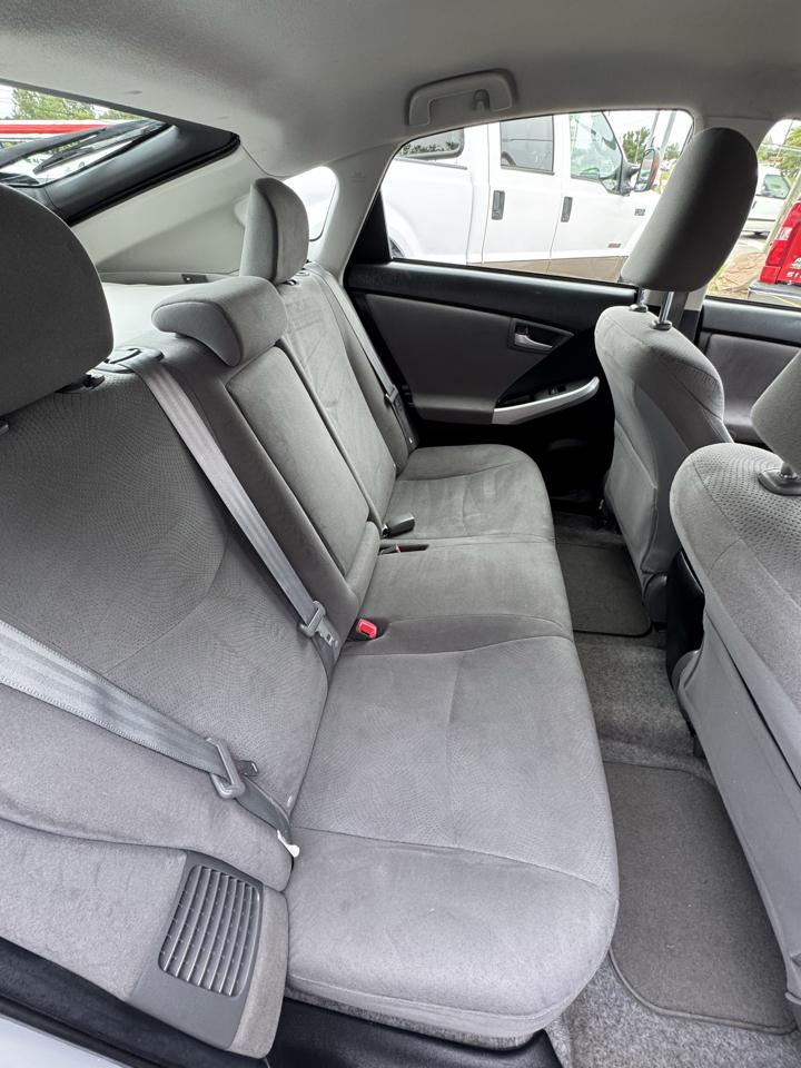 Toyota Prius Prius V 2012