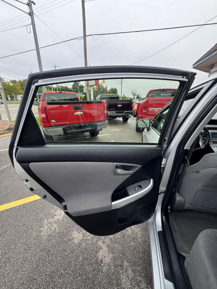 Toyota Prius Prius V 2012