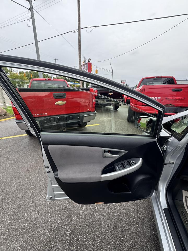 Toyota Prius Prius V 2012