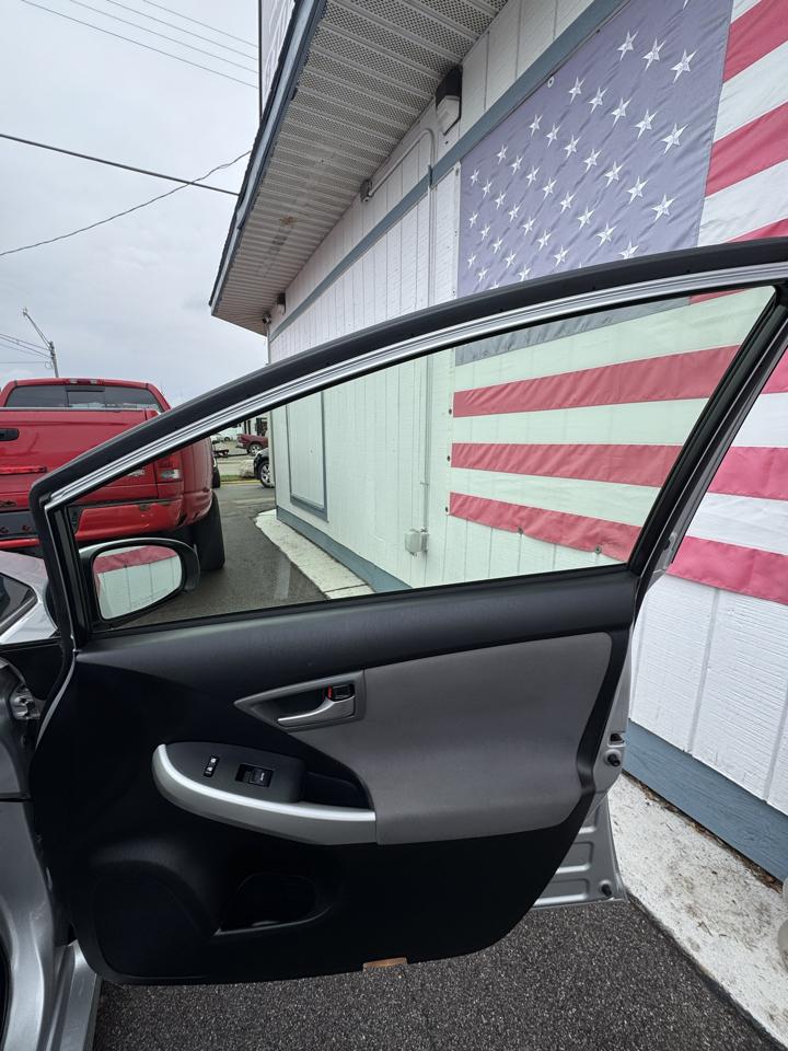 Toyota Prius Prius V 2012