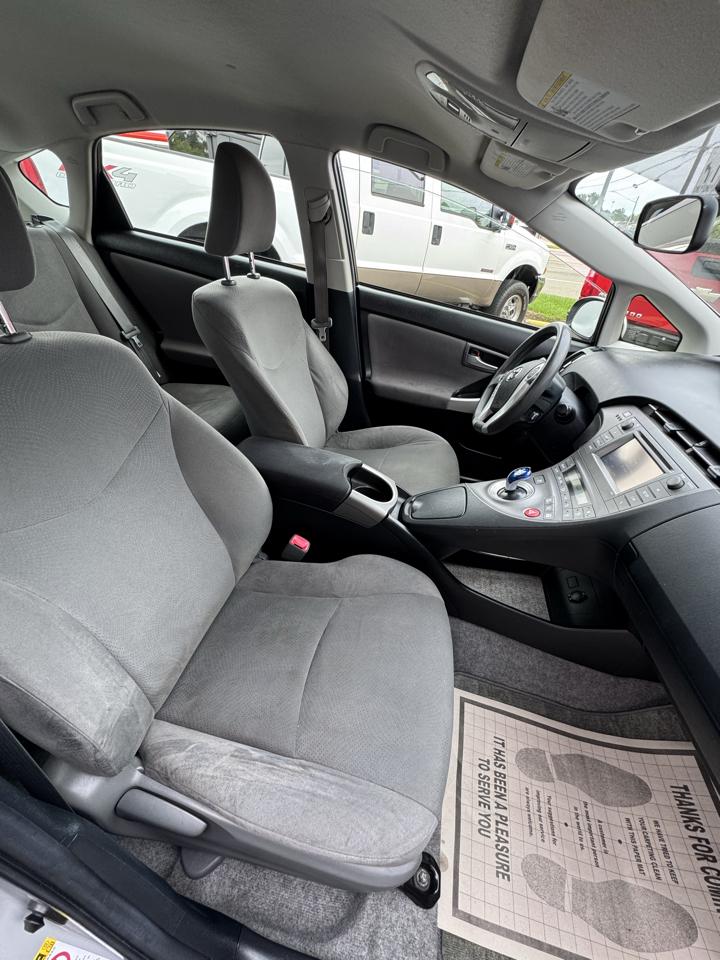 Toyota Prius Prius V 2012