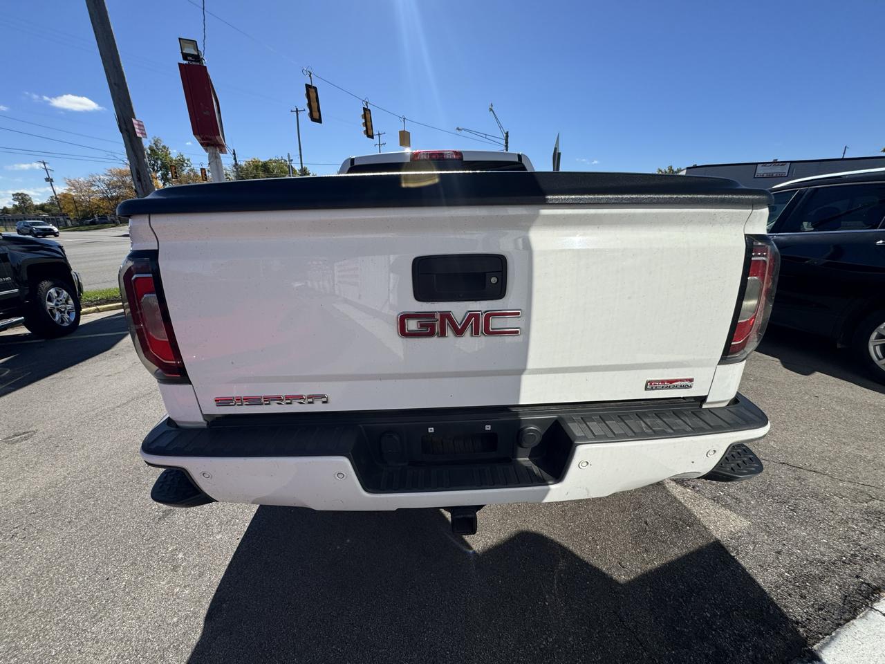 GMC Sierra 1500 SLT Crew Cab Short Box 4WD 2018