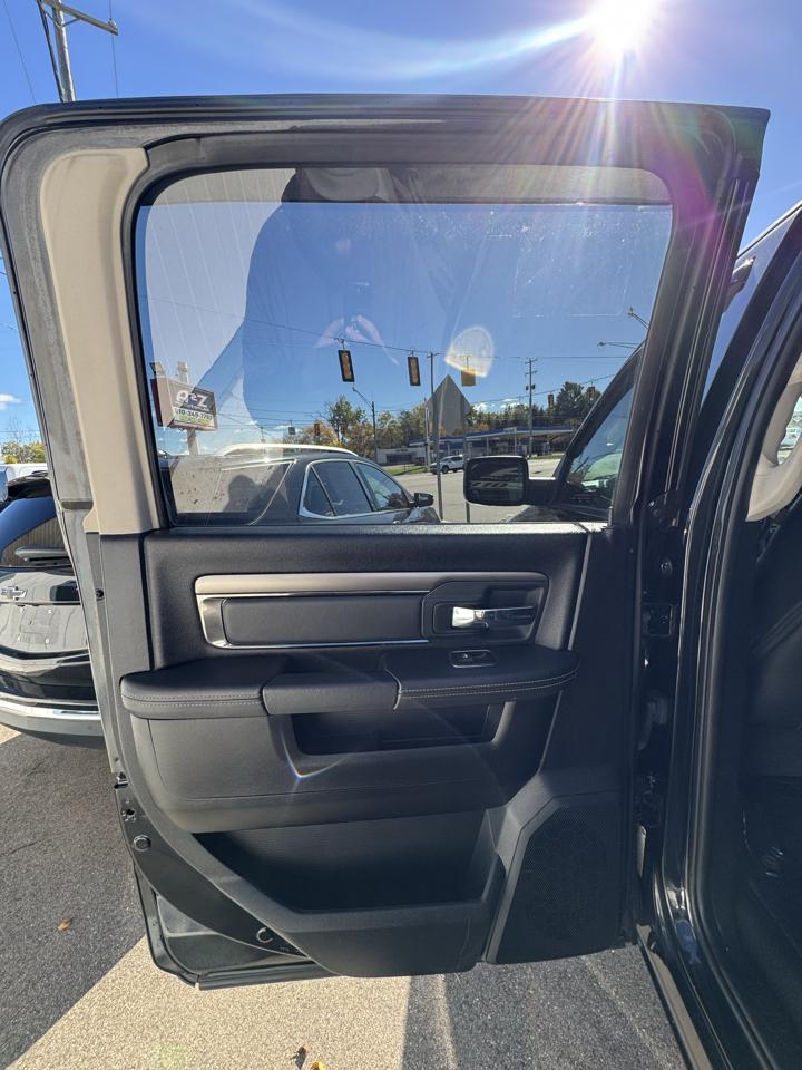 RAM 1500 Sport Crew Cab SWB 4WD 2016