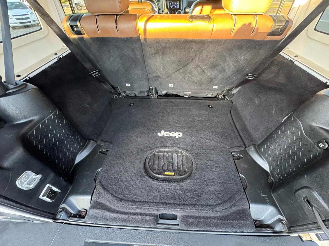 Jeep Wrangler Unlimited Sahara 4WD 2017