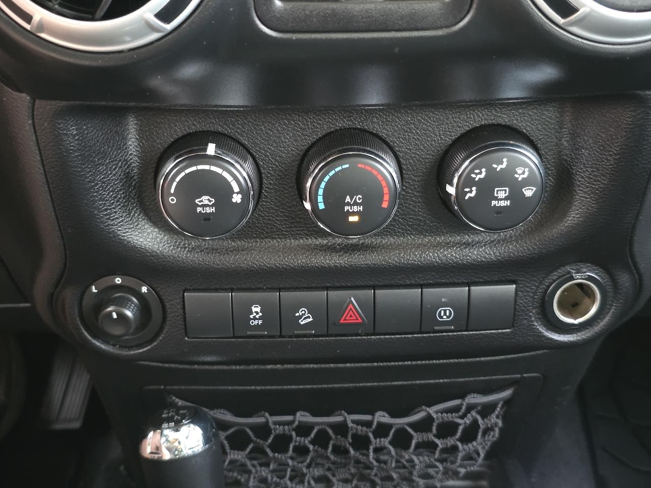 Jeep Wrangler Unlimited Sahara 4WD 2013