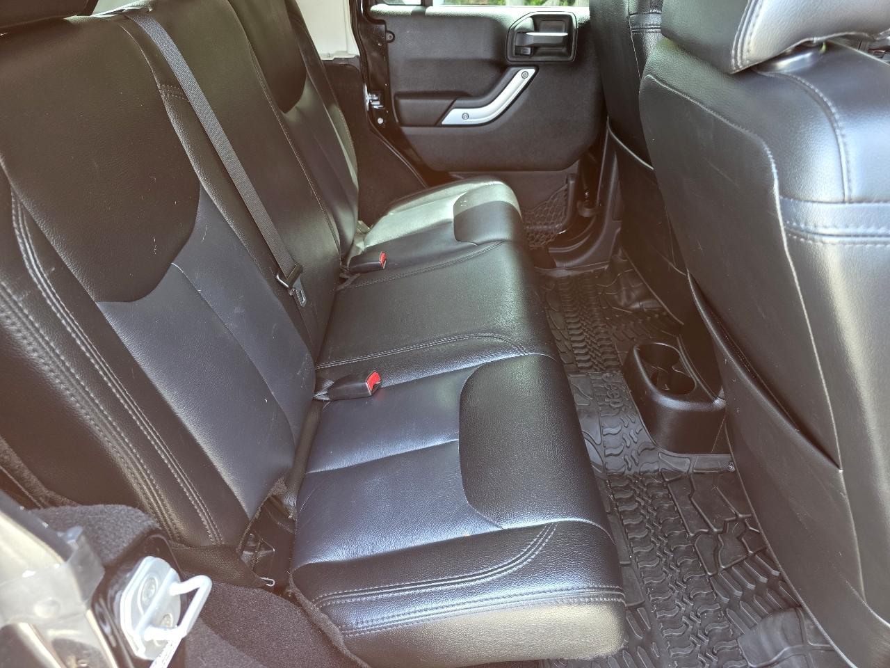 Jeep Wrangler Unlimited Sahara 4WD 2013