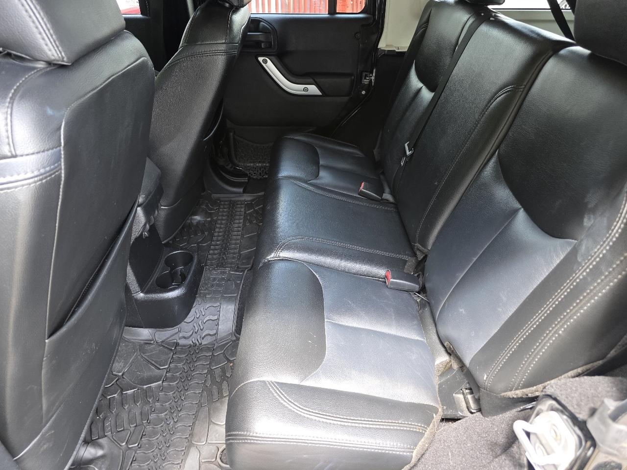 Jeep Wrangler Unlimited Sahara 4WD 2013