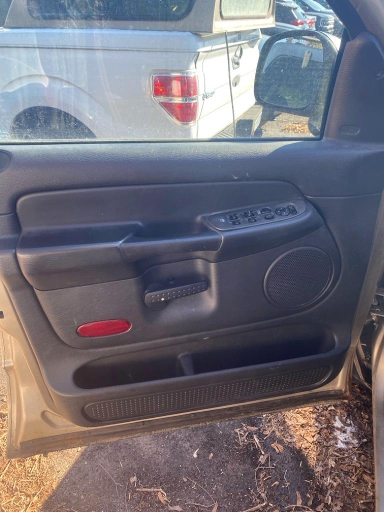 Dodge Ram 1500 ST Quad Cab 4WD 2004