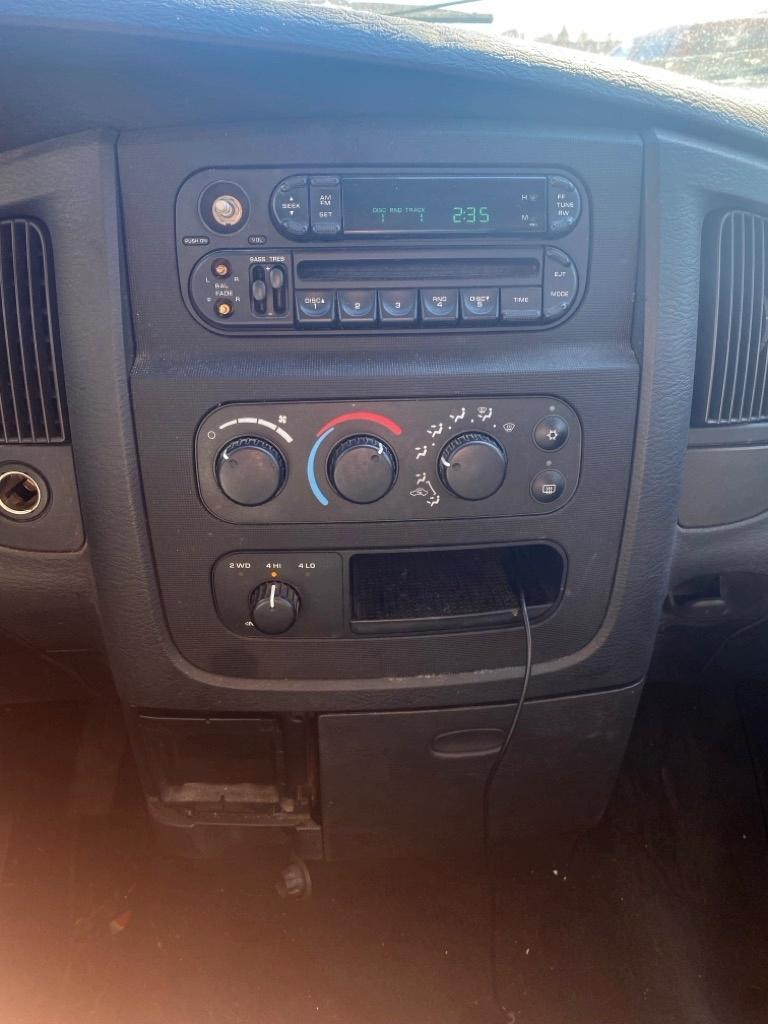 Dodge Ram 1500 ST Quad Cab 4WD 2004