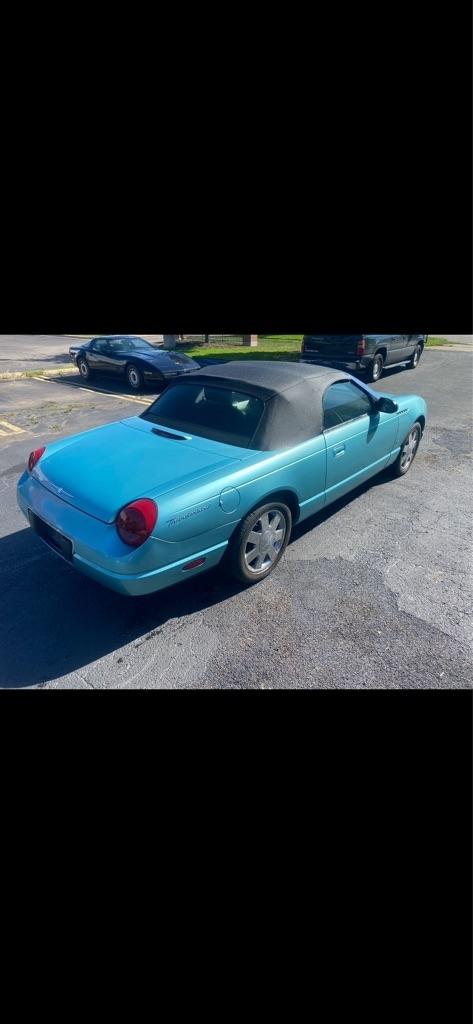 Ford Thunderbird Deluxe 2002