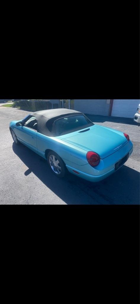 Ford Thunderbird Deluxe 2002