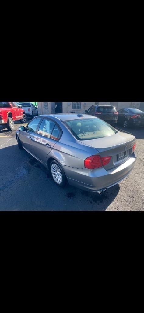 BMW 3-Series 323i 2009