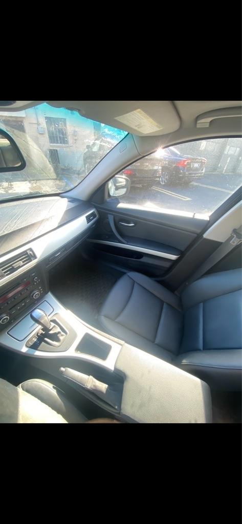 BMW 3-Series 323i 2009