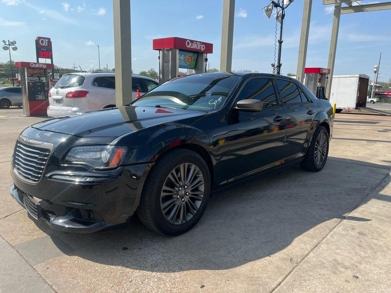Chrysler 300 4dr Sdn 300C John Varvatos Luxury Edition AWD 2014
