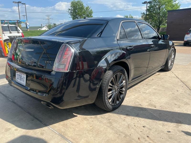 Chrysler 300 4dr Sdn 300C John Varvatos Luxury Edition AWD 2014