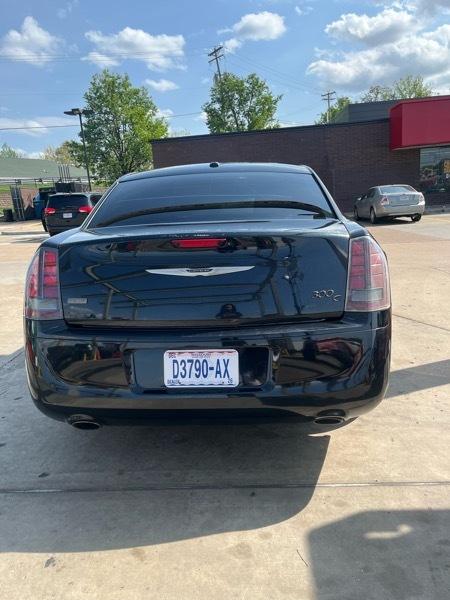 Chrysler 300 4dr Sdn 300C John Varvatos Luxury Edition AWD 2014