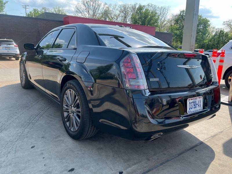 Chrysler 300 4dr Sdn 300C John Varvatos Luxury Edition AWD 2014