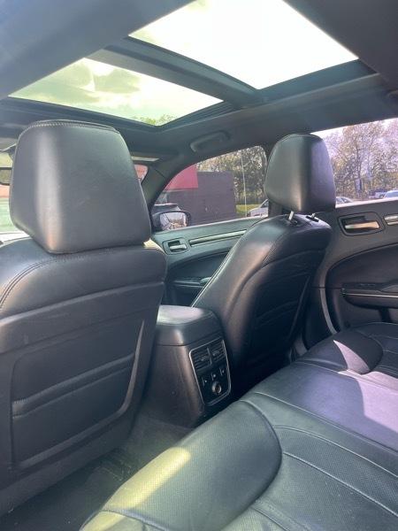 Chrysler 300 4dr Sdn 300C John Varvatos Luxury Edition AWD 2014