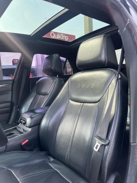 Chrysler 300 4dr Sdn 300C John Varvatos Luxury Edition AWD 2014