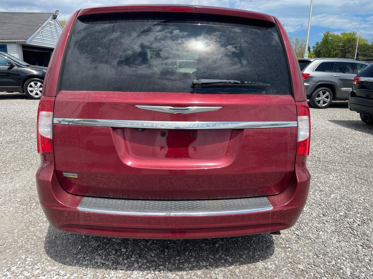 Chrysler Town & Country Touring 2012