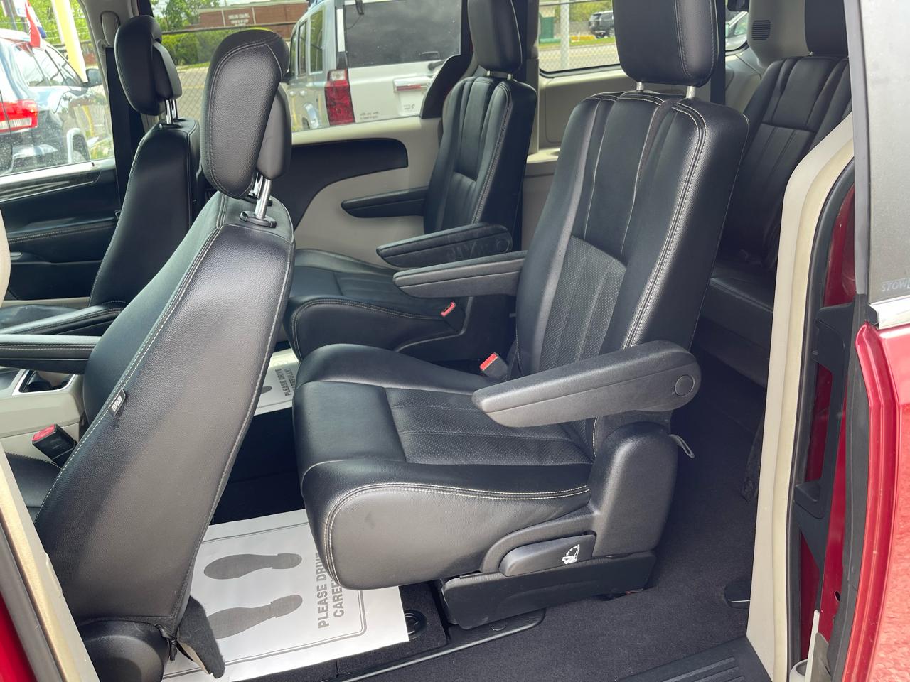 Chrysler Town & Country Touring 2012