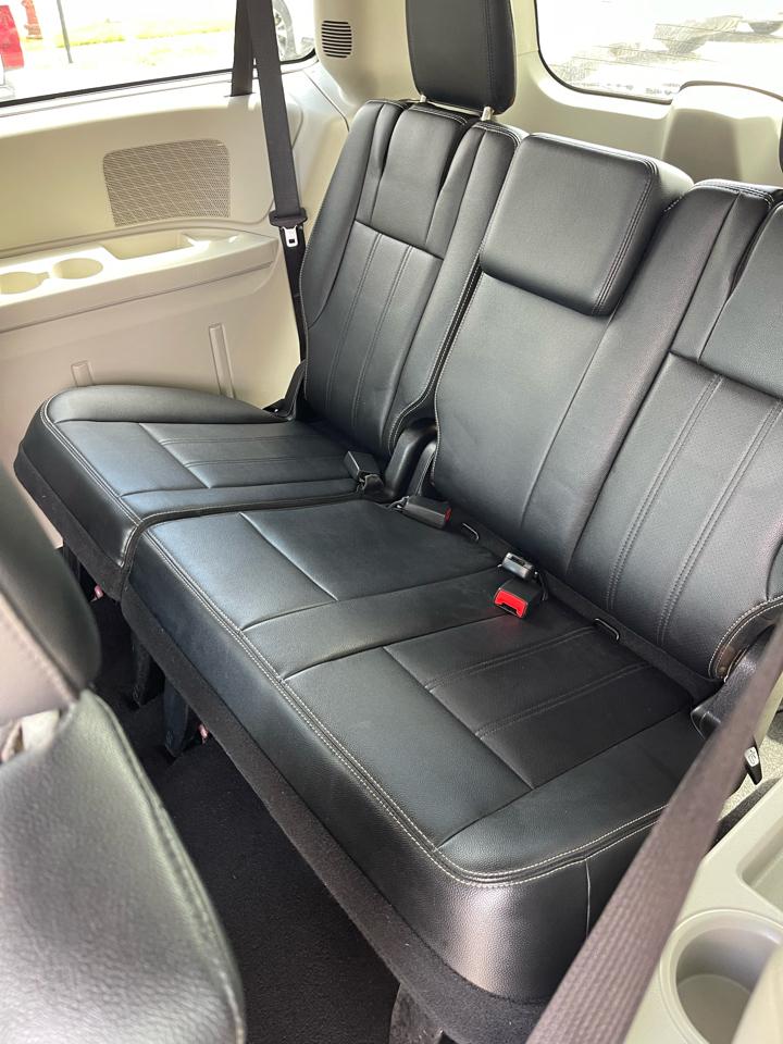 Chrysler Town & Country Touring 2012