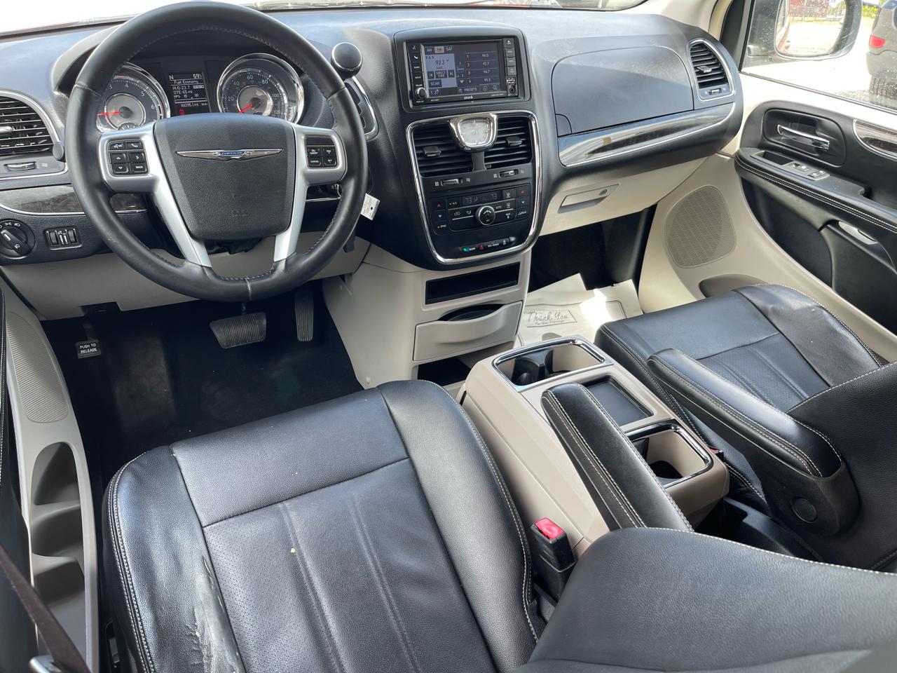 Chrysler Town & Country Touring 2012