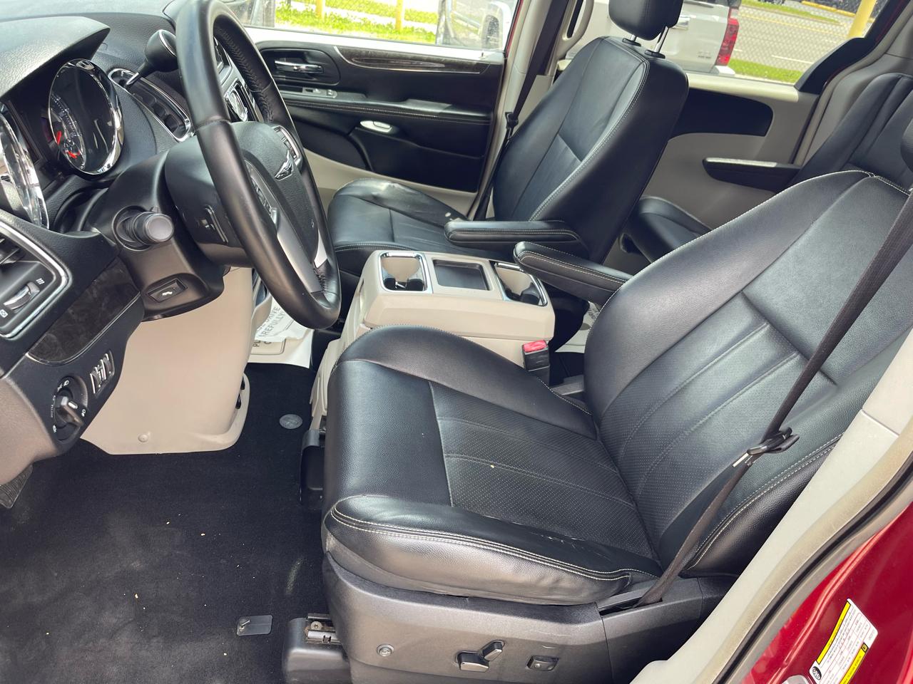 Chrysler Town & Country Touring 2012