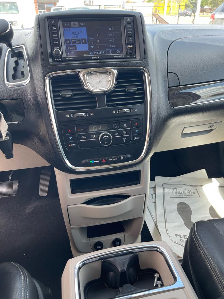 Chrysler Town & Country Touring 2012