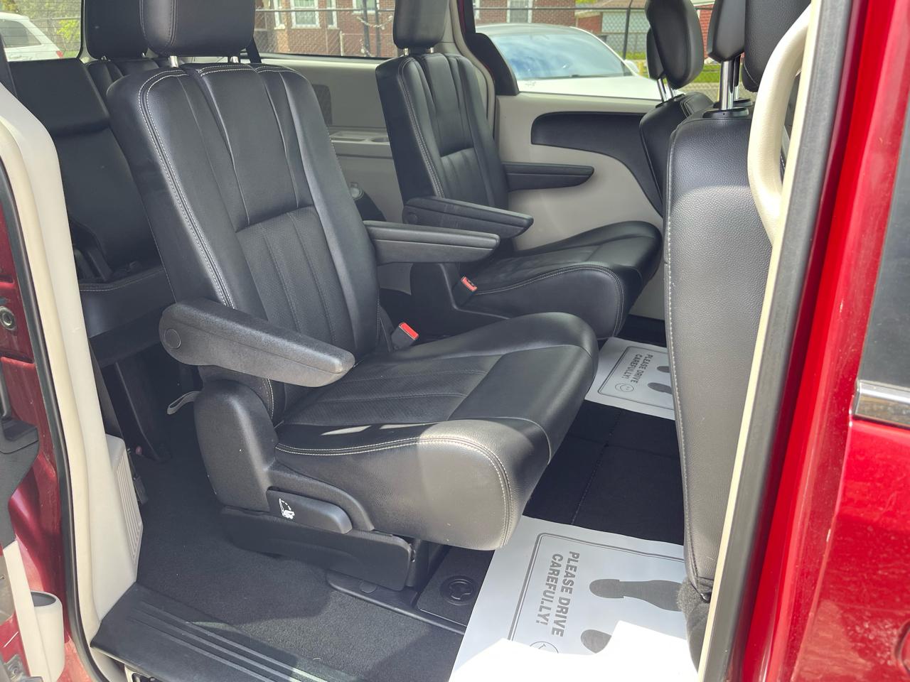 Chrysler Town & Country Touring 2012