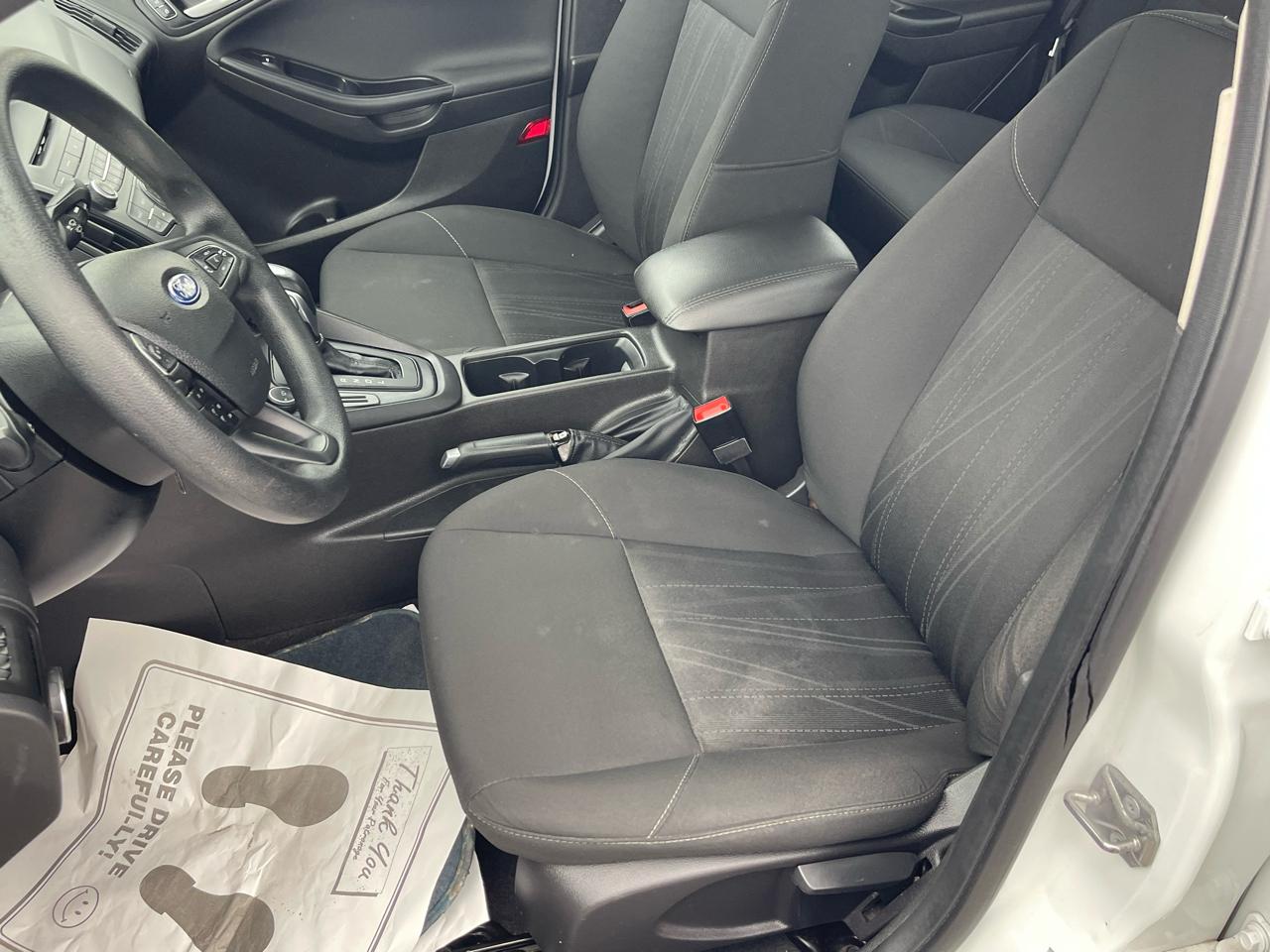 Ford Focus SE Sedan 2016
