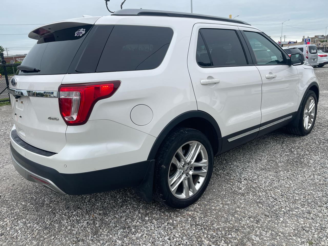 Ford Explorer 4dr 114" WB XLT 4WD 2017
