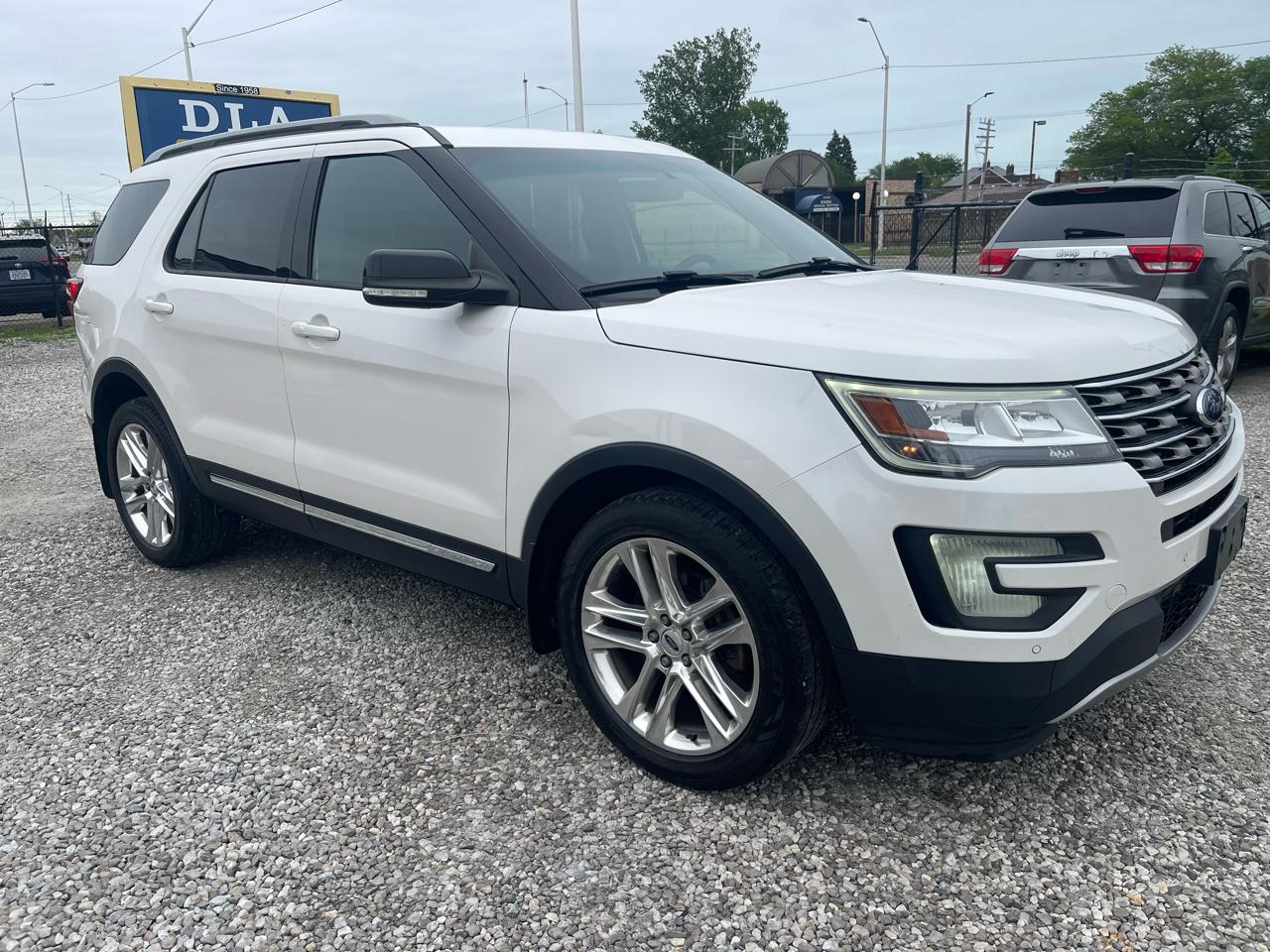 Ford Explorer 4dr 114" WB XLT 4WD 2017