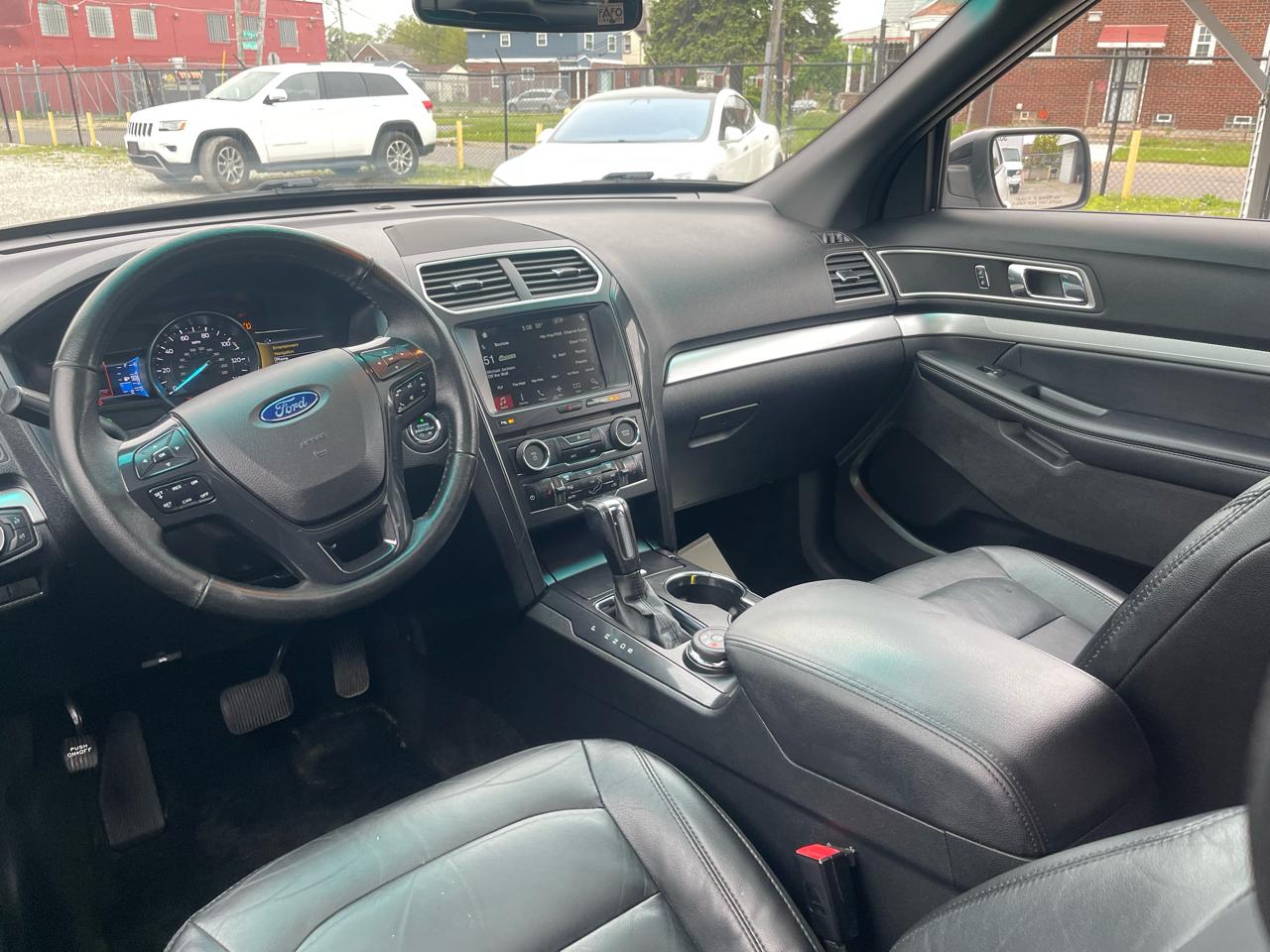 Ford Explorer 4dr 114" WB XLT 4WD 2017