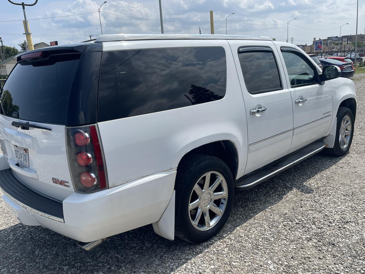 GMC Yukon Denali XL 4WD 2011