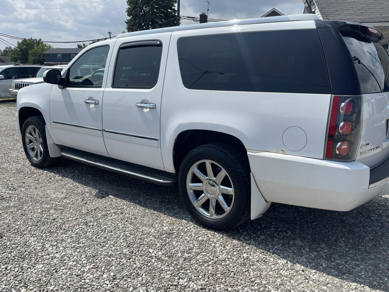 GMC Yukon Denali XL 4WD 2011