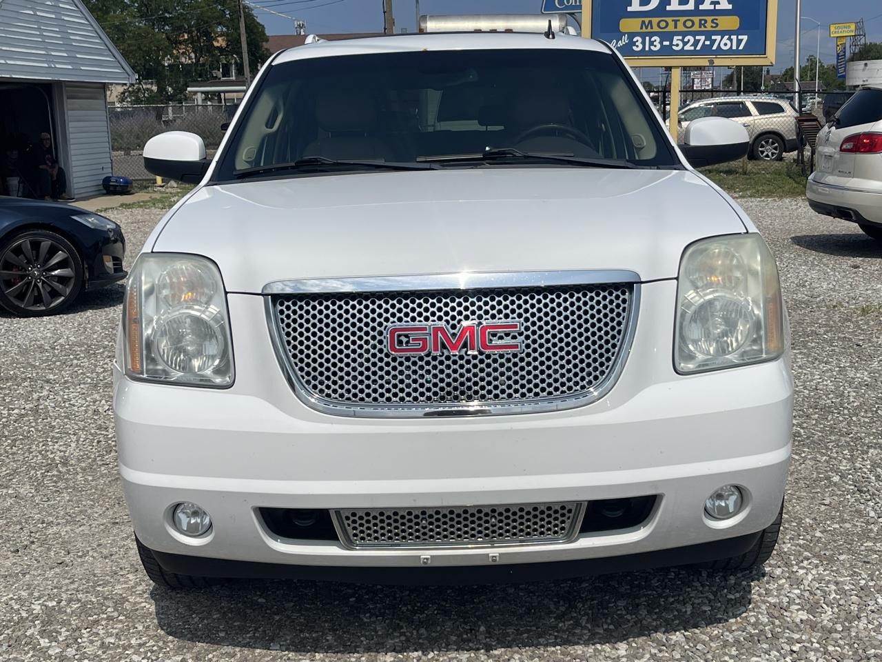 GMC Yukon Denali XL 4WD 2011