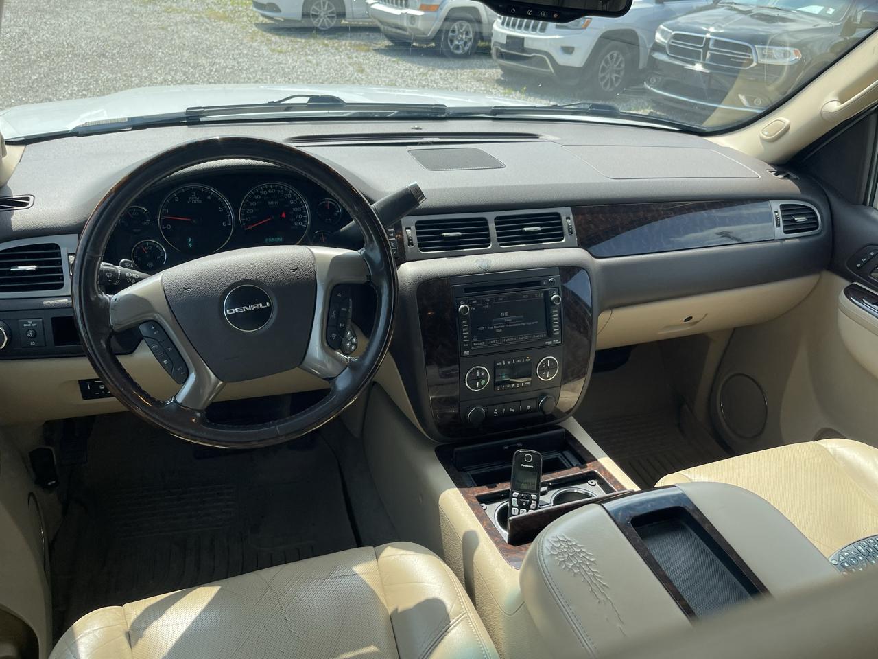 GMC Yukon Denali XL 4WD 2011