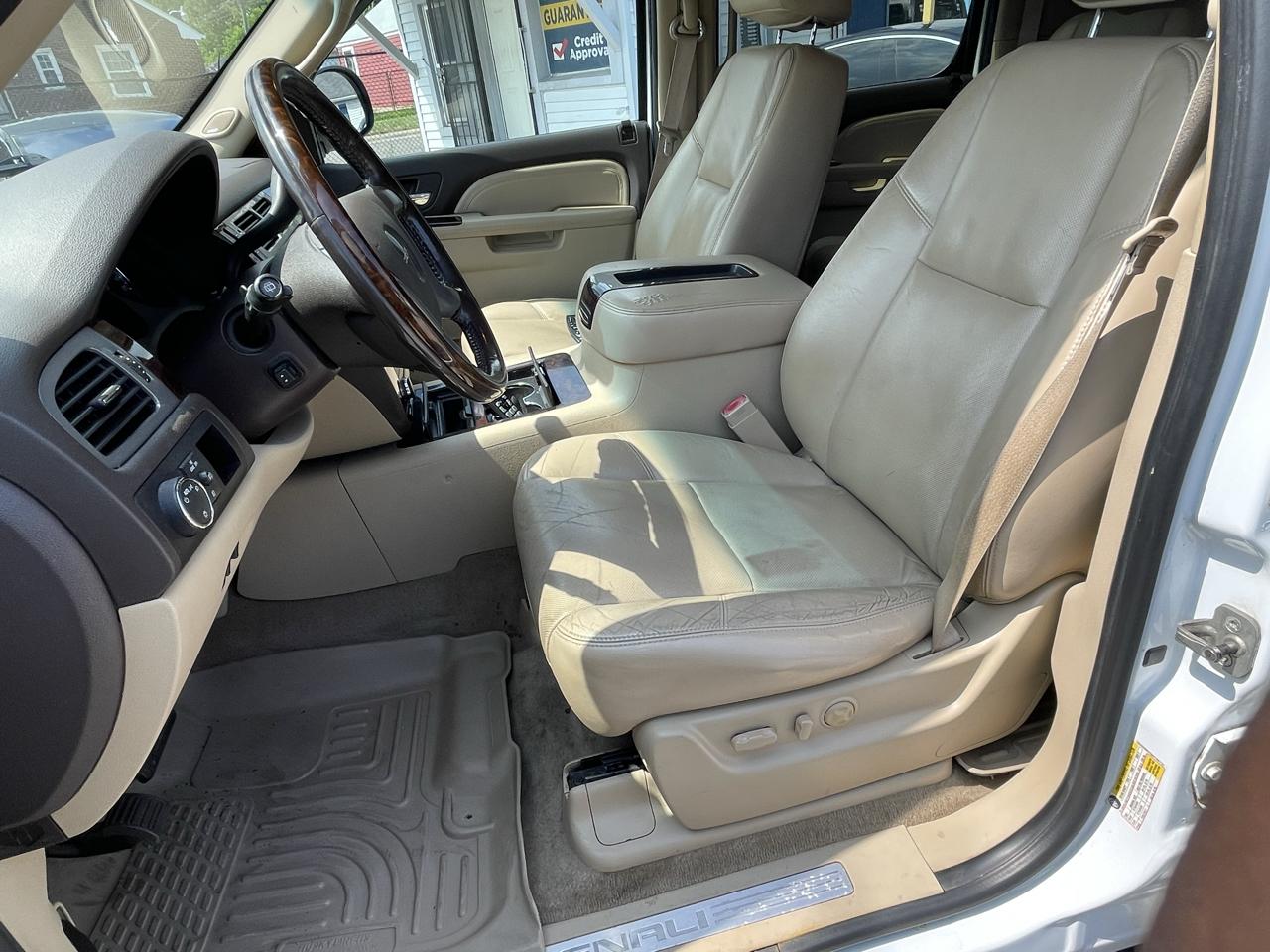 GMC Yukon Denali XL 4WD 2011