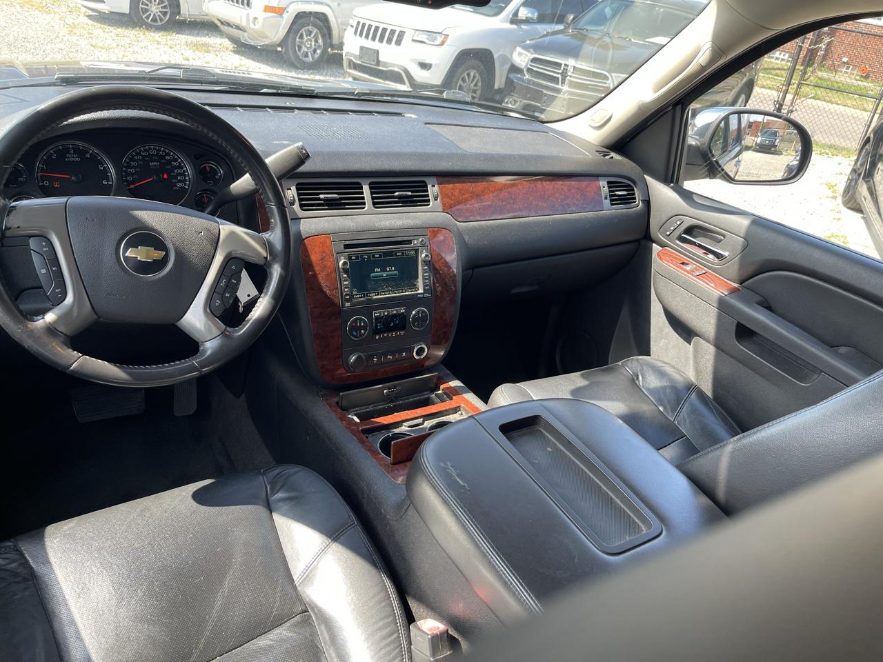 Chevrolet Suburban LTZ 1500 4WD 2011