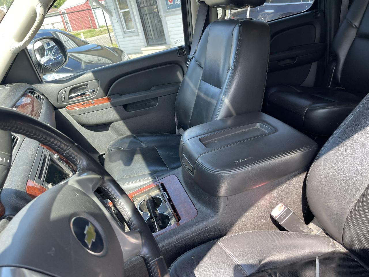 Chevrolet Suburban LTZ 1500 4WD 2011