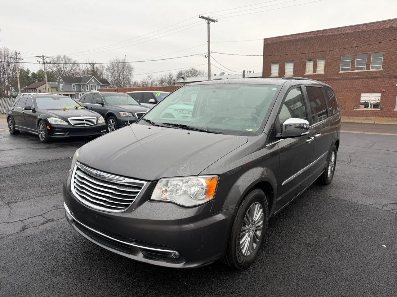 2016 Chrysler Town & Country Touring-L