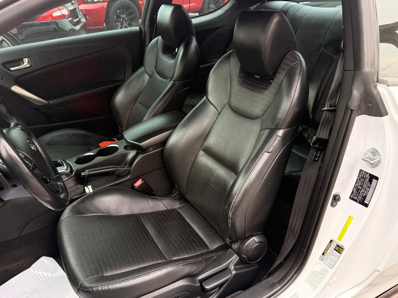 Hyundai Genesis Coupe 2dr 3.8L Auto Ultimate w/Black Seats 2016