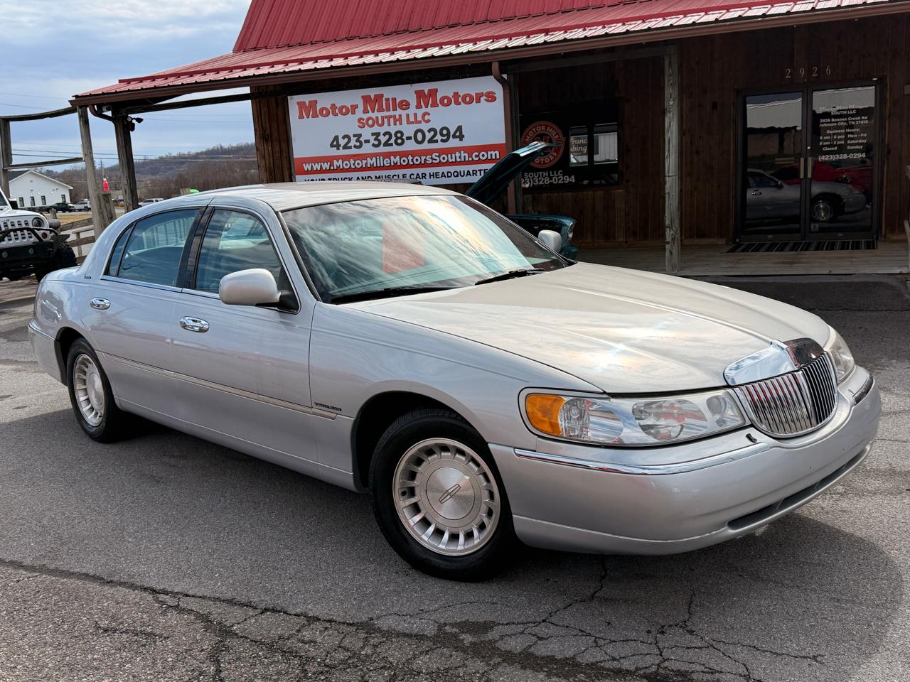 2001 Lincoln Town Car 4dr Sdn Executive