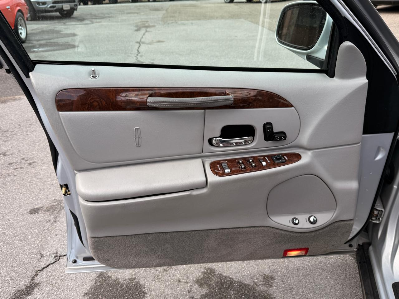 Lincoln Town Car 4dr Sdn Executive 2001