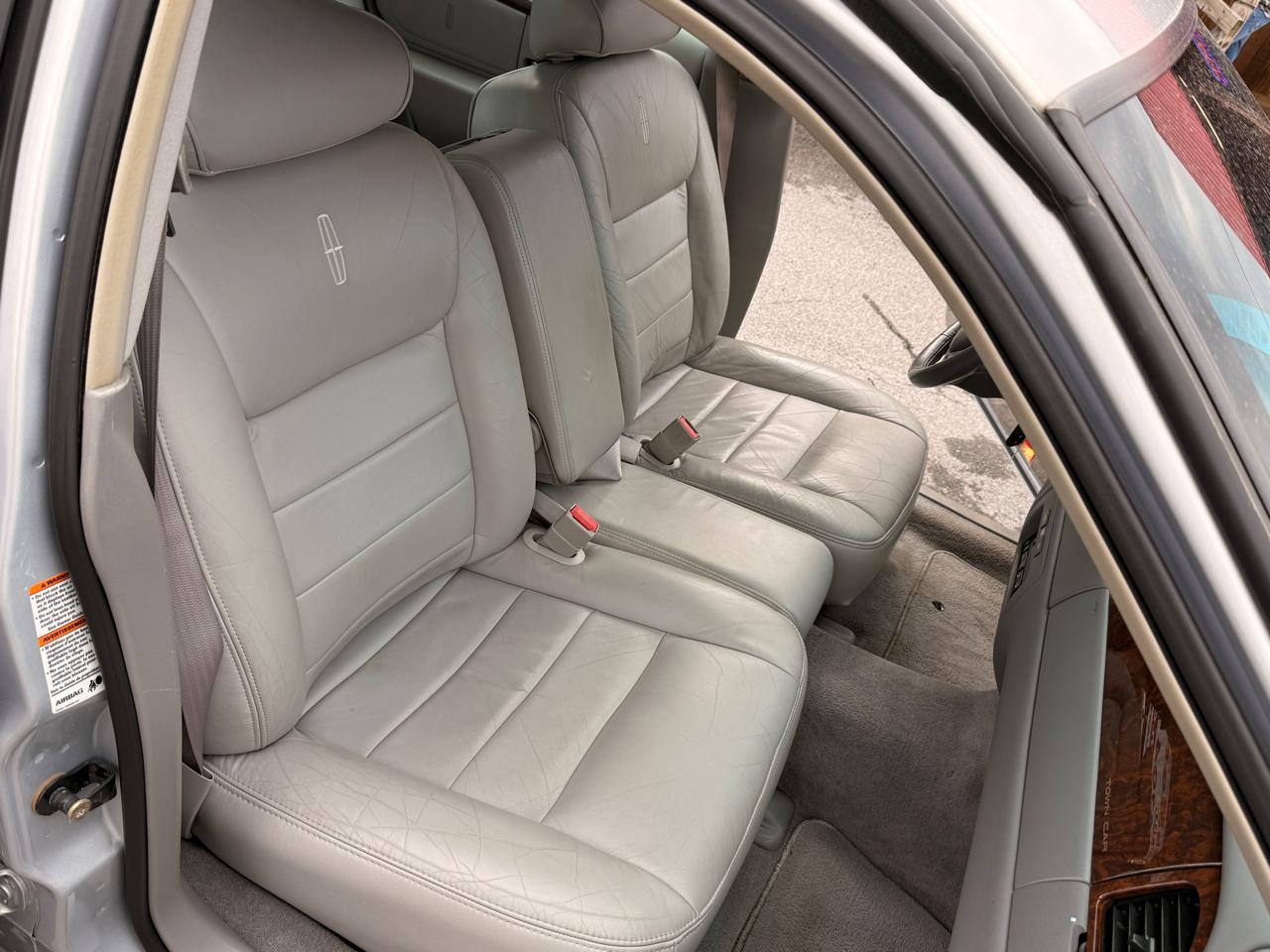 Lincoln Town Car 4dr Sdn Executive 2001