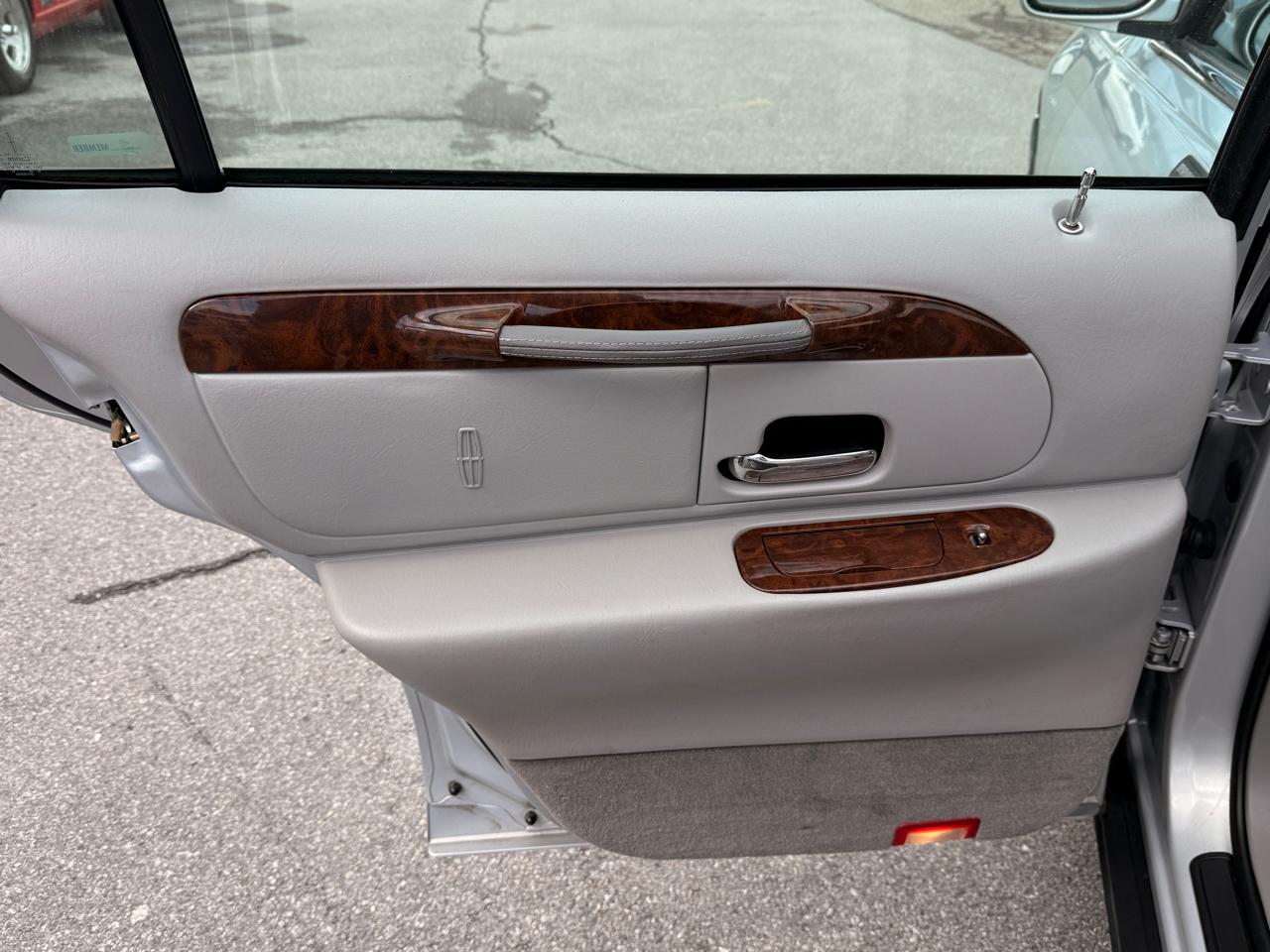 Lincoln Town Car 4dr Sdn Executive 2001