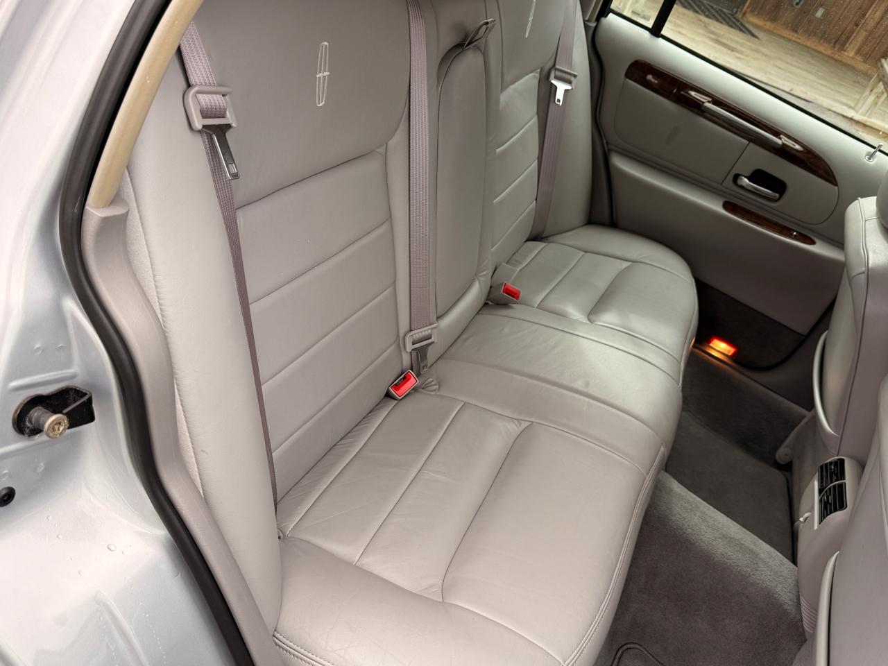 Lincoln Town Car 4dr Sdn Executive 2001