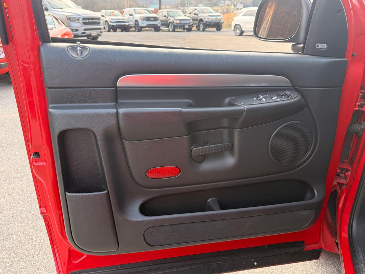 Dodge Ram SRT-10 2dr Reg Cab 120.5" WB SRT-10 2004