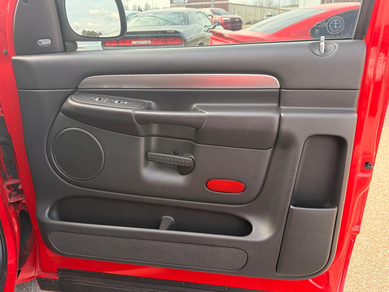 Dodge Ram SRT-10 2dr Reg Cab 120.5" WB SRT-10 2004